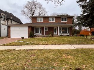 93 Lord Seaton Rd, Toronto, ON M2P1K7