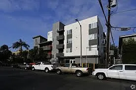 1 bed, 1.0 bath, $982 — Photo 4