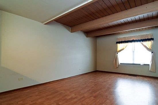 3rd image of 450 Meadow Hill Ln