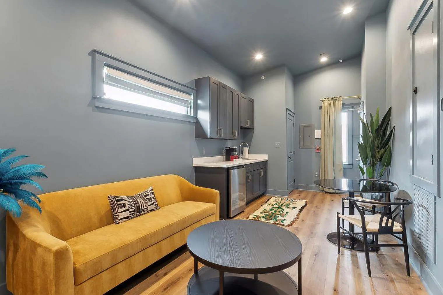 2 bed, 2.0 bath, 861 sqft, $5,207 — Photo 1