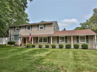 3 Arrowhead Rd, Pittsford, NY 14534