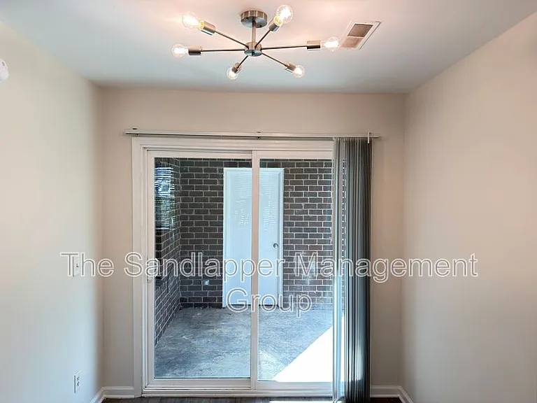186 Dorchester Manor Blvd #B — Photo 4