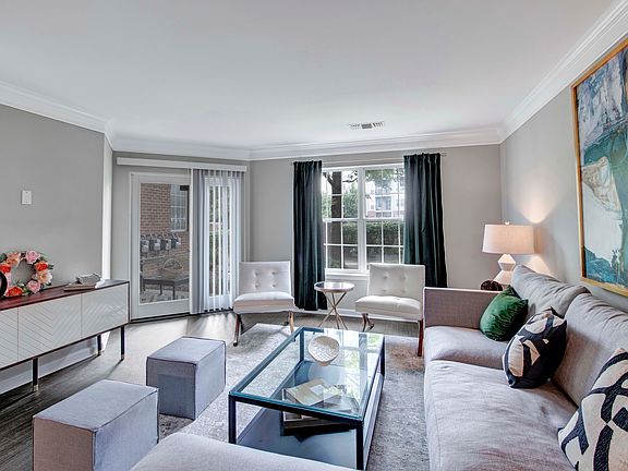 3rd image of 2150 Astoria Cir #112