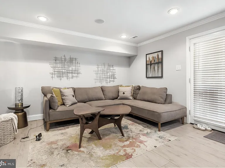 98 Courtland Woods Cir — Photo 17