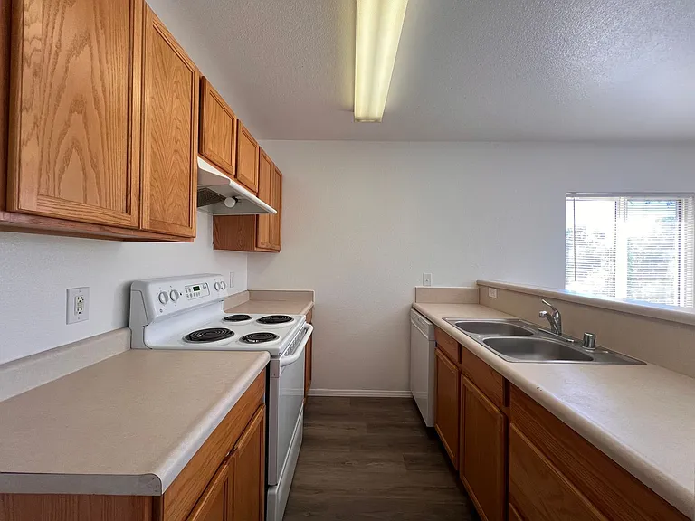 Bramwell - 430 Willow Way — Photo 6