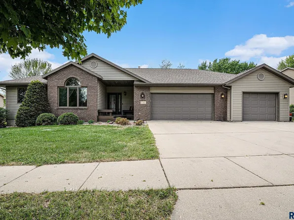 711 Britz Dr, Luverne, MN 56156