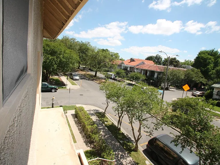 11 Fontainebleau Dr #G — Photo 5