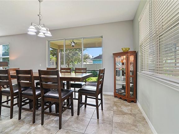 5th image of 11430 Chateaubriand Ave
