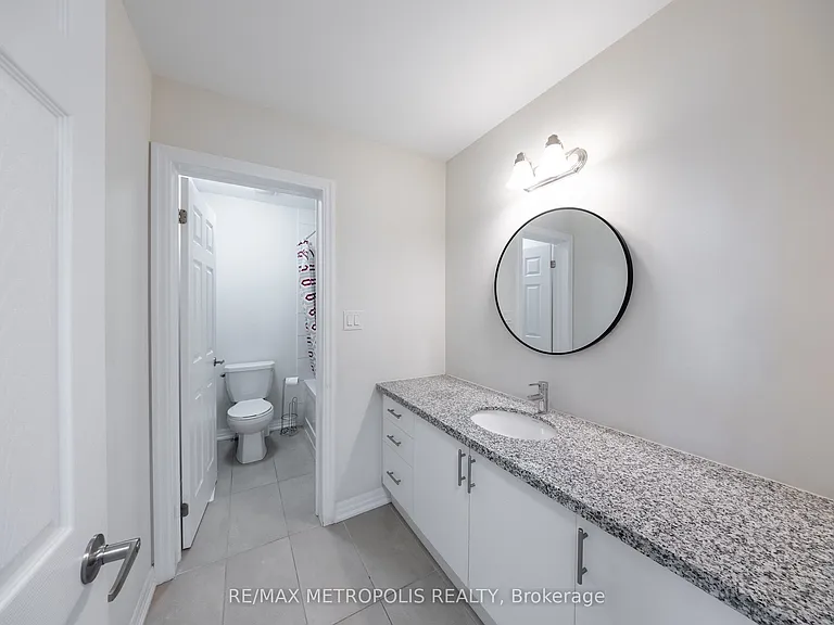 39 Northrop Ave — Photo 22