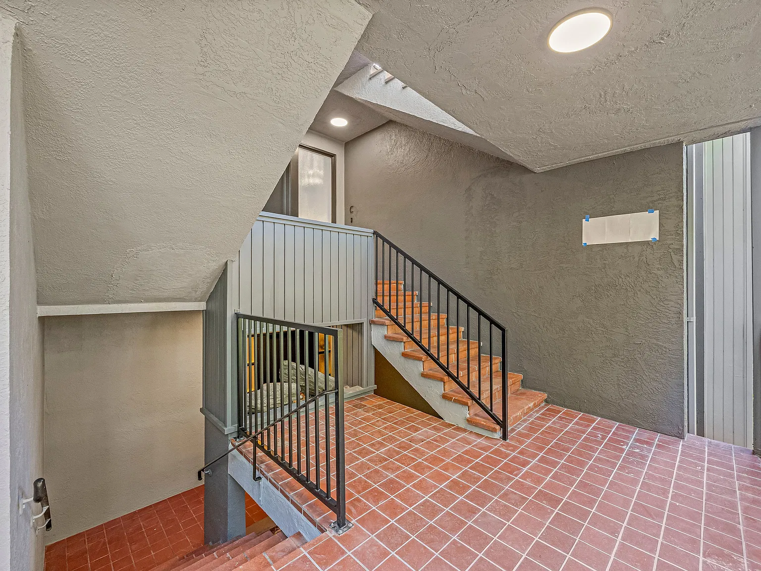 449 Merritt Ave — Photo 3