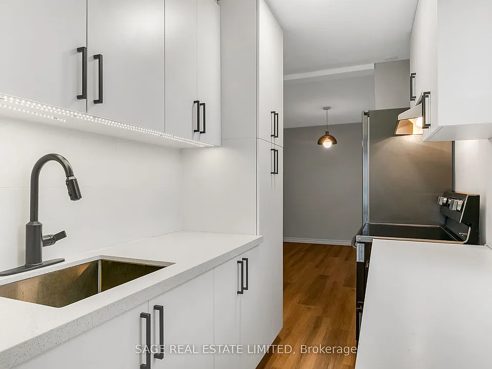 633 Saint Clair Ave W #UPPER