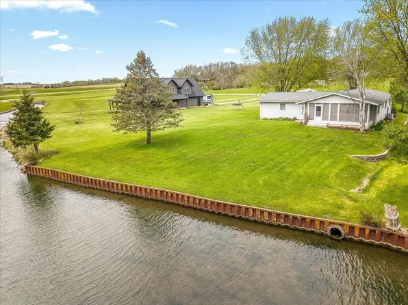 210 Lake Summerset Rd, Davis, IL 61019