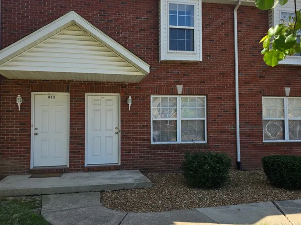 815 Woodsedge Dr, Maryville, IL 62062