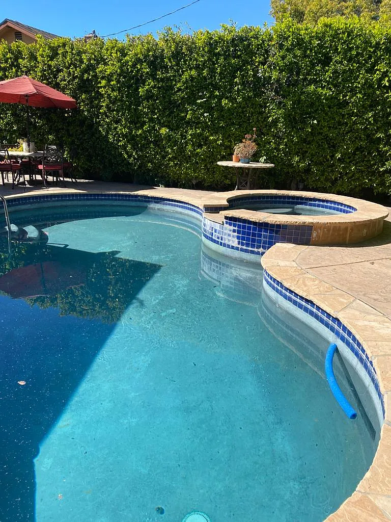 4 bed, 2400 sqft, $6,199 — Photo 2