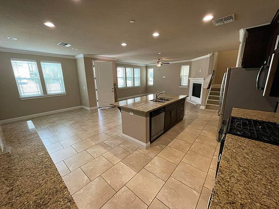 5th image of 677 Addison Ln