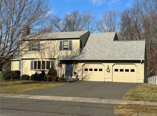 983 Choate Ave, Hamden, CT 06518