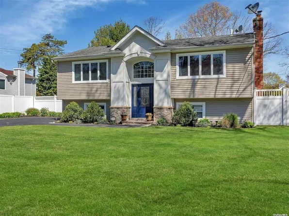 111 Geneva Street, Bay Shore, NY 11706
