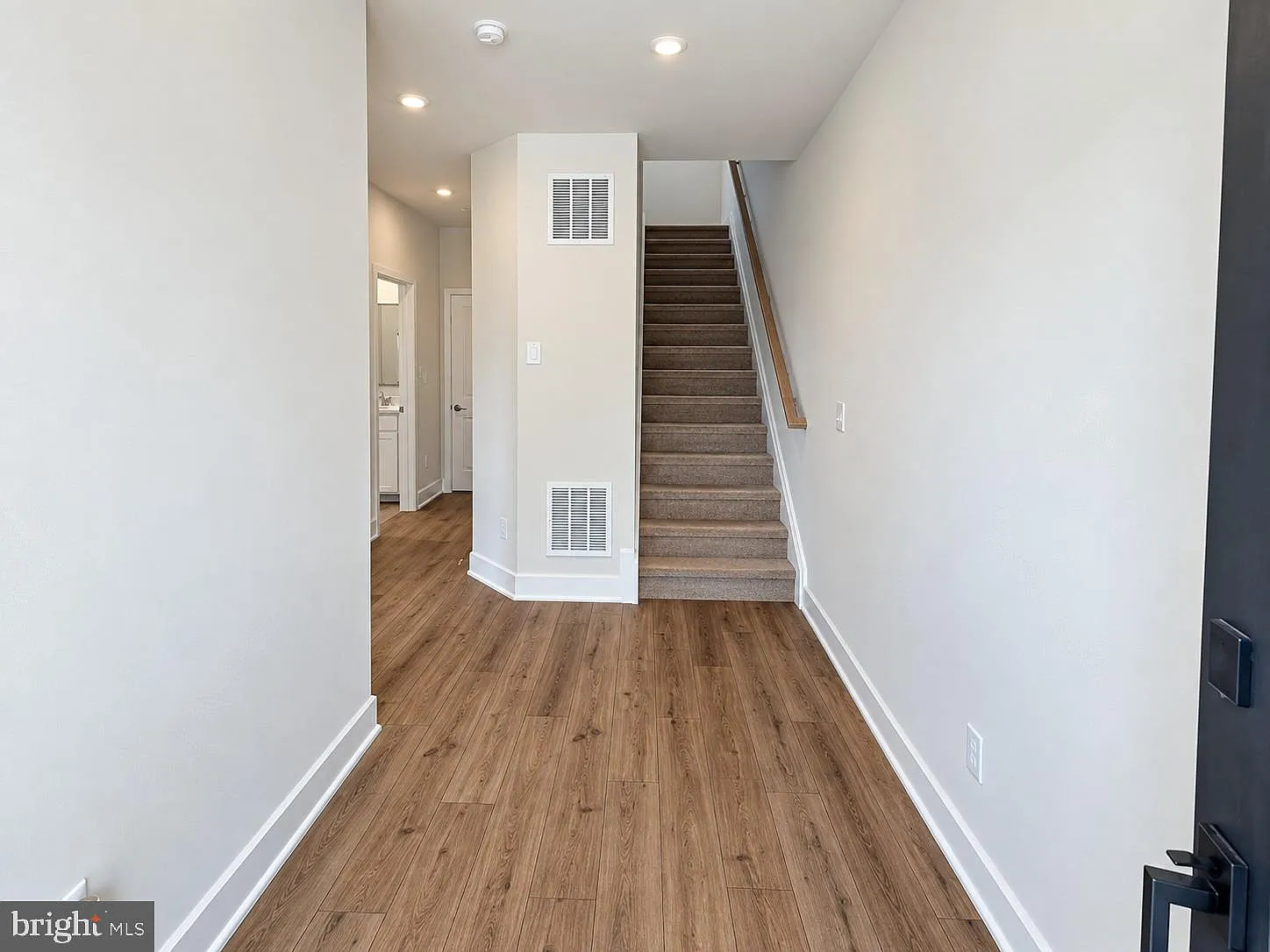 4 bed, 5.0 bath, 2510 sqft, $4,200 — Photo 2