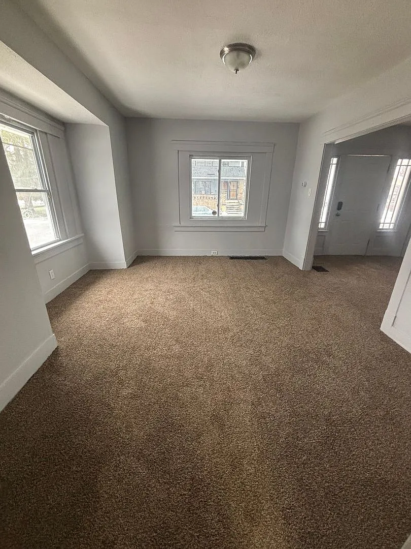 3bd Single Cash Pay/Section 8 Security Deposit Specials — Photo 4