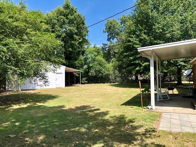 2nd image of 601 Ann Dr