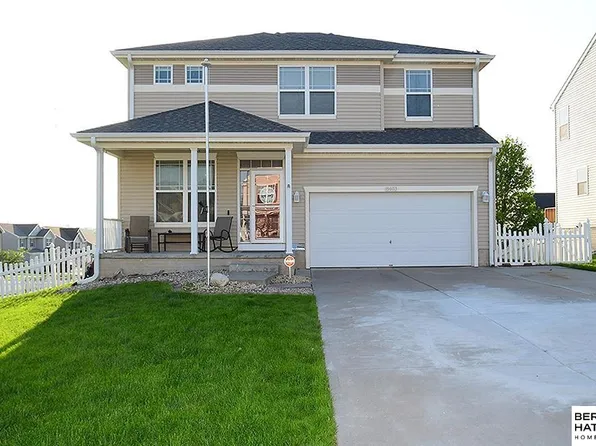 8403 S 65th St, Papillion, NE 68133