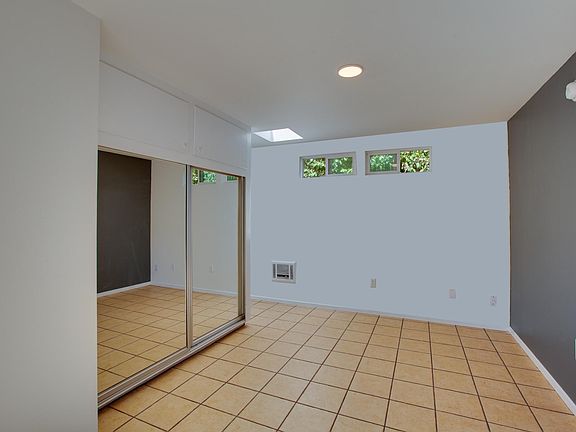 5th image of 1318 Oak St APT A