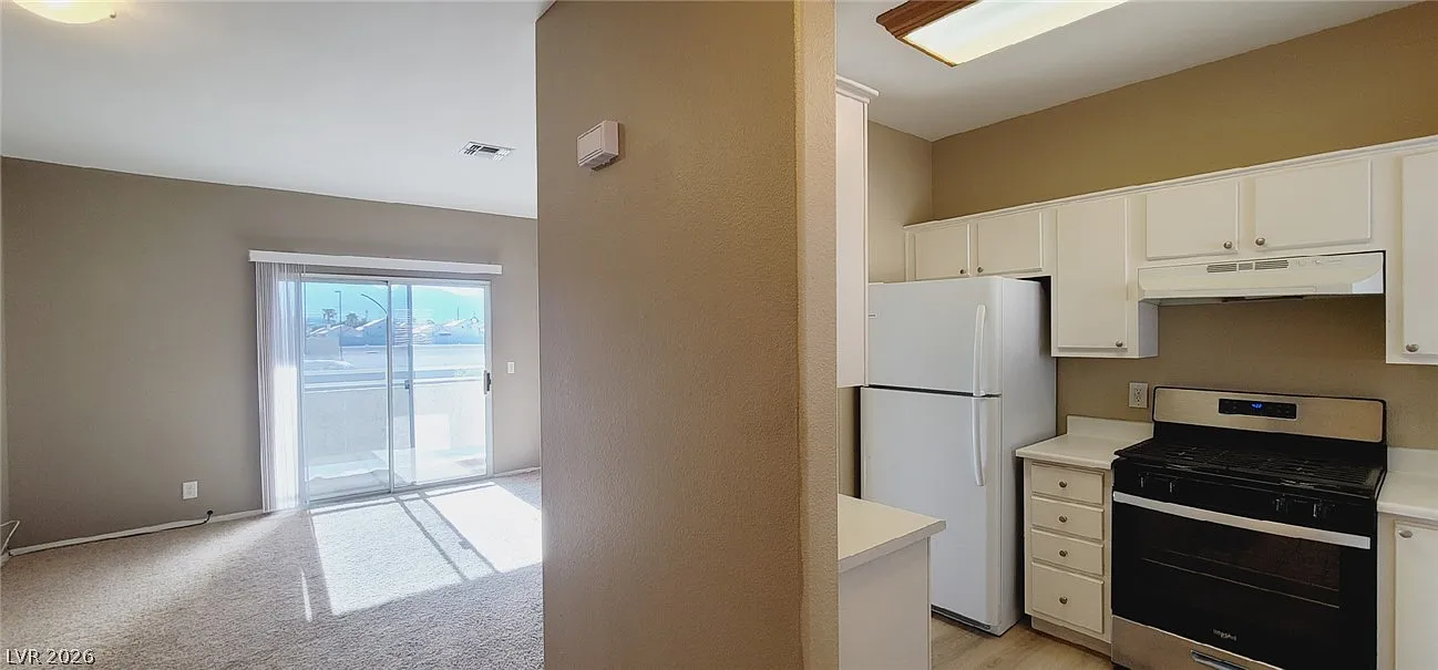 2 bed, 2.0 bath, 934 sqft, $1,295 — Photo 2