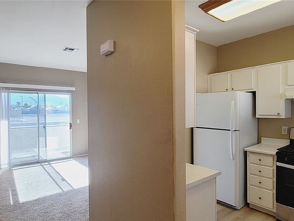 2nd image of 1900 N Torrey Pines Dr Unit 203