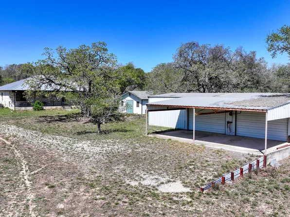 904 Eagle Creek, Floresville, TX 78114
