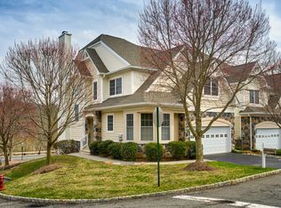 2 Cobblestone Ct, Oakland, NJ 07436