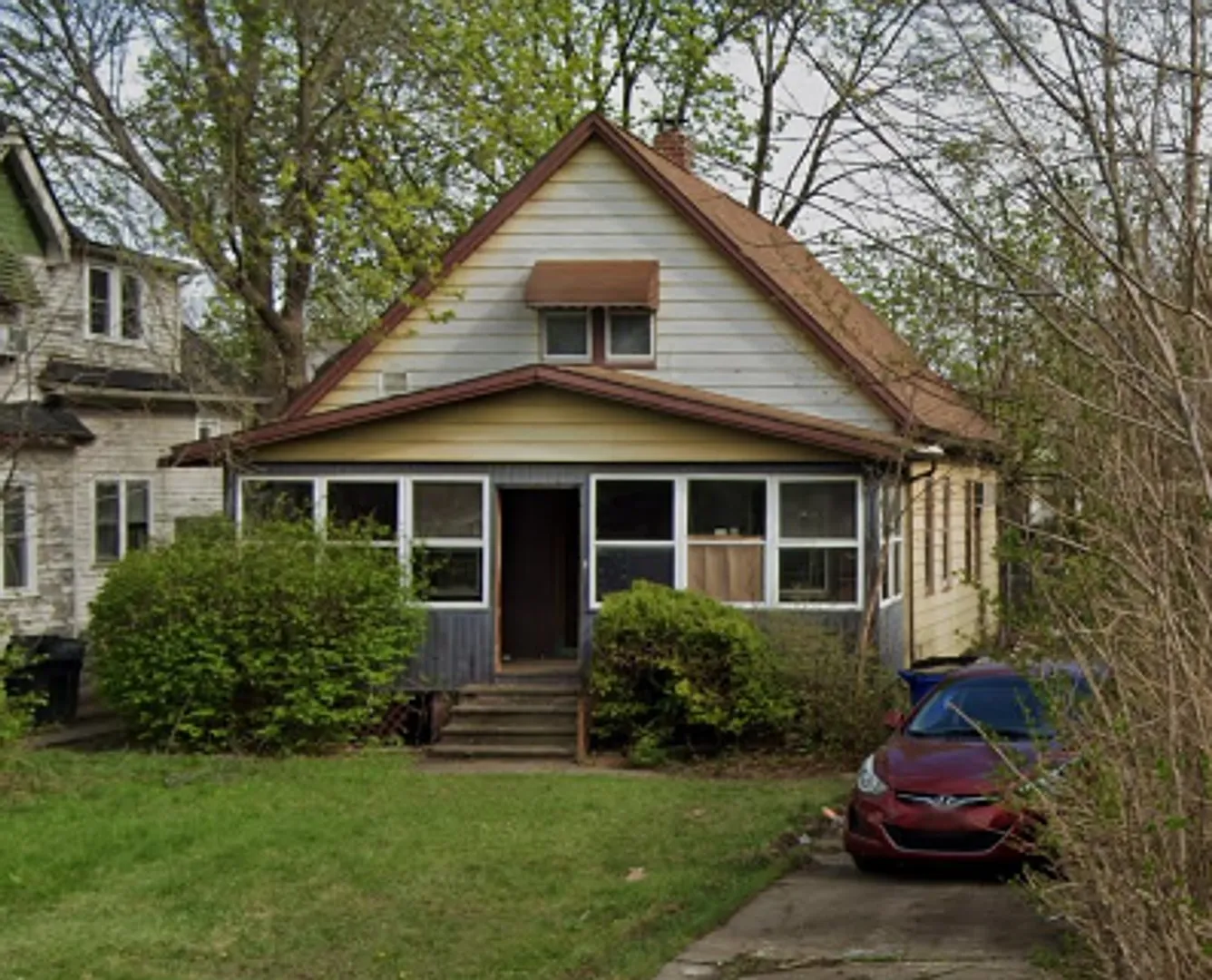Single Family Home 2 beds 1 bath Available Now! — Photo 1