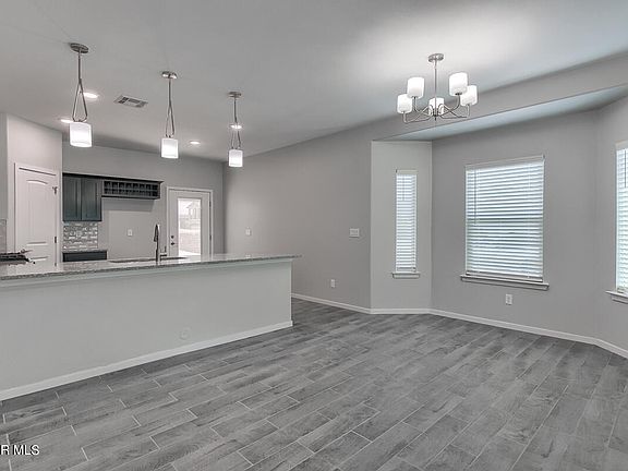 4th image of 1095 Sky River St