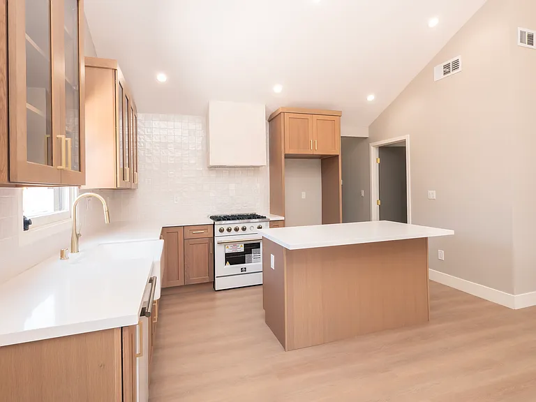 591 E 9th St #1 — Photo 11