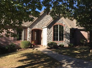 90 E Woodridge Ln, Rogers, AR 72756