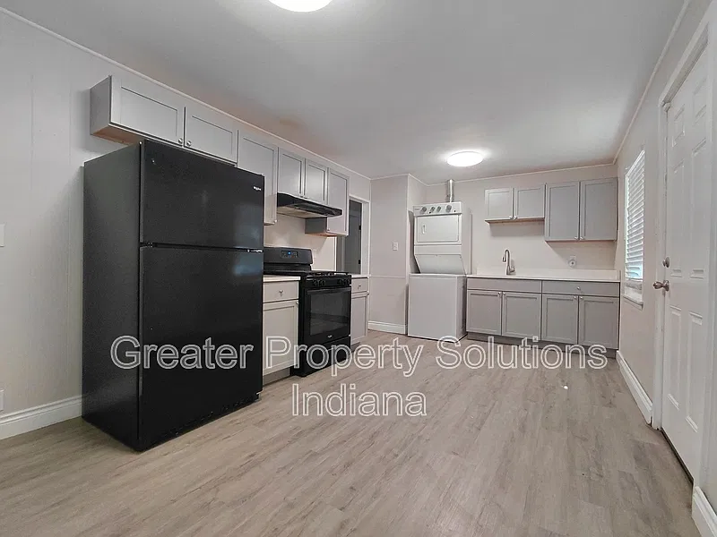 3 bed, 1.0 bath, $1,975 — Photo 3