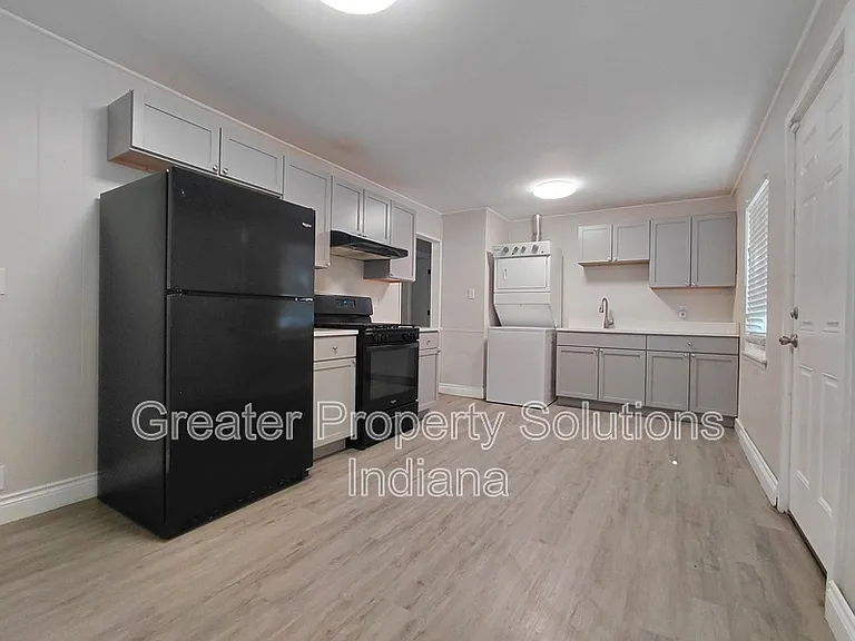 7974 White Oak Ln — Photo 3