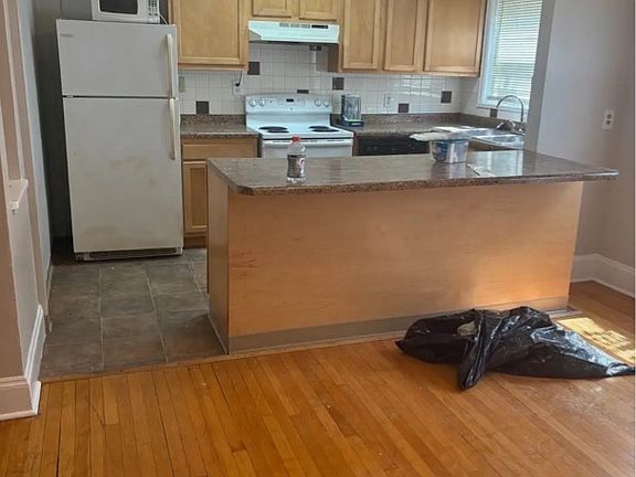 2nd image of 2613 W 5th St APT 2