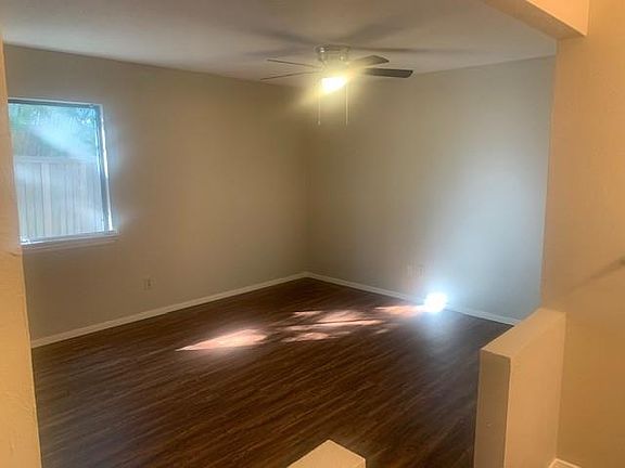 5th image of 729 Warwick Dr