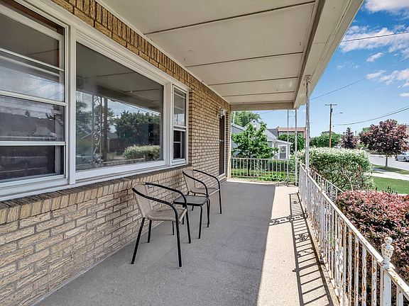 3rd image of 118 Clover Pl #1