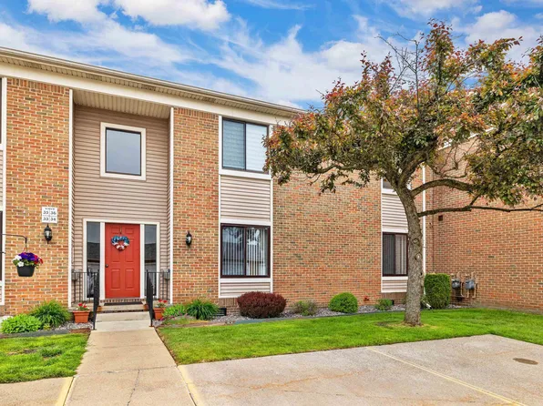 1660 River Rd APT 34, Marysville, MI 48040