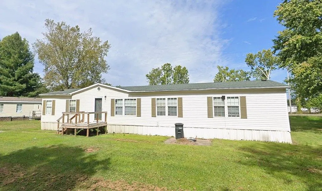 3 bed, 2.0 bath, $750 — Photo 1