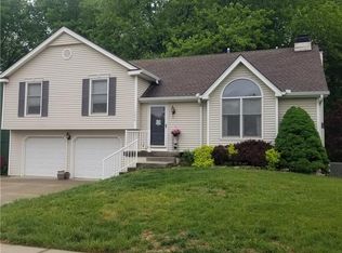 10206 N Tracy Ave, Kansas City, MO 64155