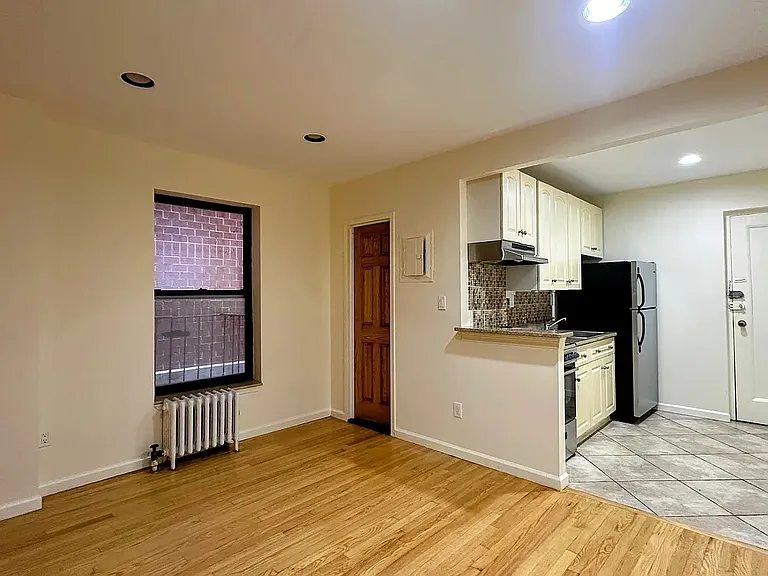 415 E 75th St #4 — Photo 4