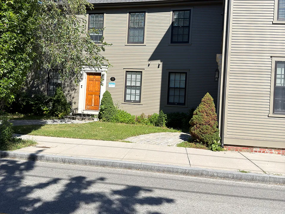 252 Water St #3