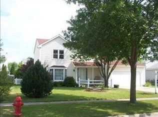720 Stonebridge Ln, Crystal Lake, IL 60014