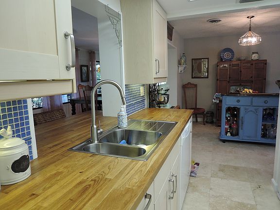 5th image of 2775 Alamander Ave