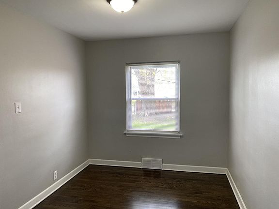 5th image of 654 Hirsch Ave