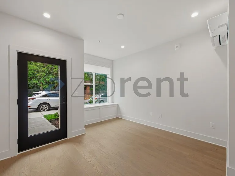 425 S Walker St — Photo 4