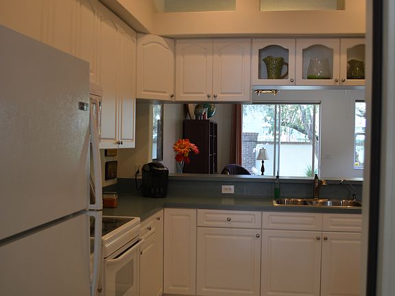 Breakfast bar in kitchen
