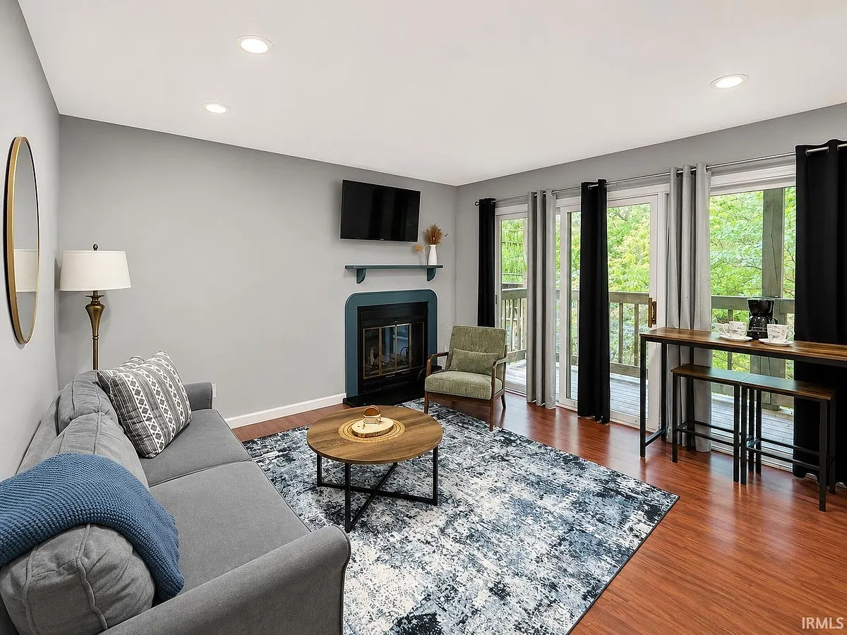 1 bed, 900 sqft, $1,200 — Photo 3